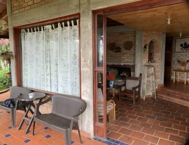 La Minga area-to-drink-coffee-and-view-the-bird-feeders
