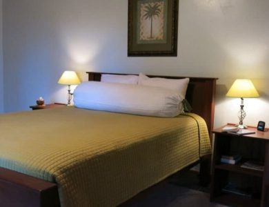 inside-guest-cabin-at-tranquillo-bay-eco-adventure-lodge-l